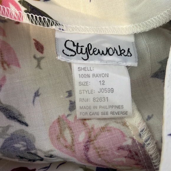 90’s Floral Print Romper by Styleworks/ Pleated Shorts/ Tie Backside/ Size 12 - Picture 8 of 8